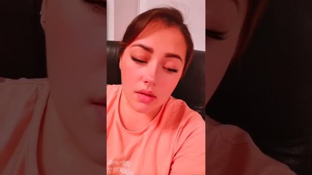 Эта девочка смотрит в окно смотреть онлайн