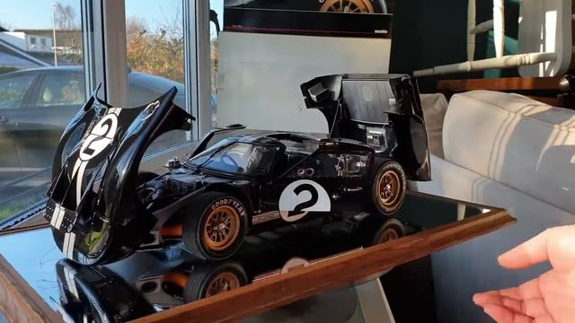 EXOTO Модель автомобиля FORD GT 40 1966 года в масштабе 1:10 (45 cм) Цена модели 466.000 рублей. смотреть онлайн