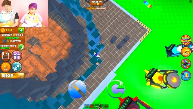 Can We Beat SQUID GAME DOLL In ROBLOX BUILD TO SURVIVE!? (NEW UPDATE!) смотреть онлайн
