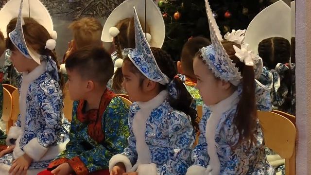 Новогодний праздник в подготовительной группе "В поисках Серебрянного Копытца" смотреть онлайн