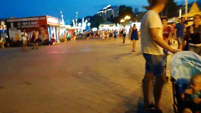 Вечерняя набережная Алушты. Центральная набережная. Алушта сентябрь 2018.