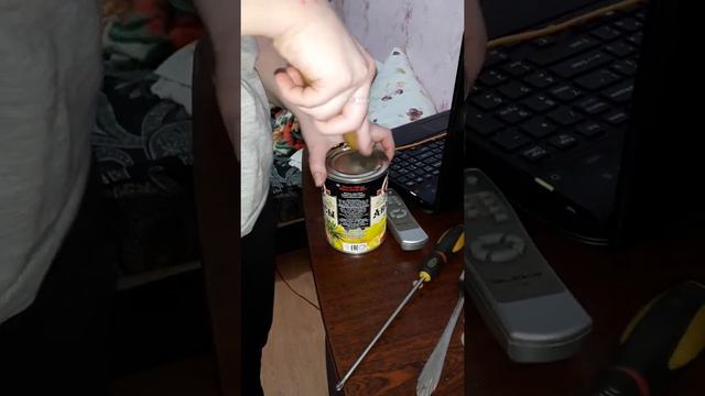 Девушка из Москвы приехала в деревню и показала мастер класс как обращаться с открывашкой смотреть онлайн