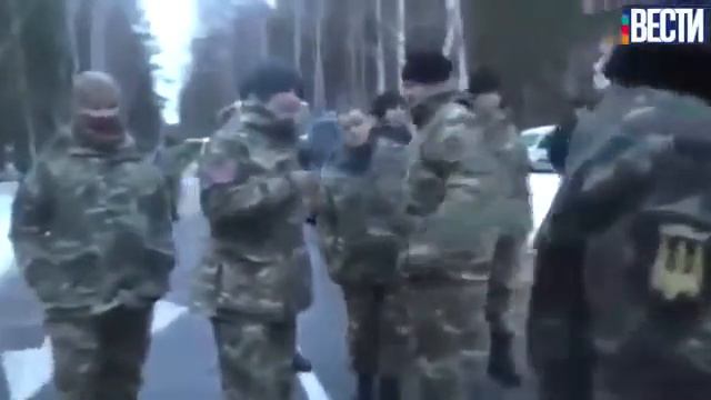 Каратели из батальона 'Донбасс' приехали с разборками на базу УКРАИНА НОВОСТИ СЕГОДНЯ 1 смотреть онлайн