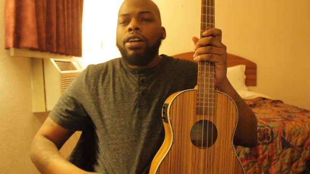Caramel CB 104 Baritone Ukulele Review смотреть онлайн