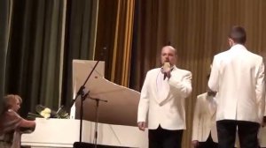 Скажите, девушки, подружке вашей.