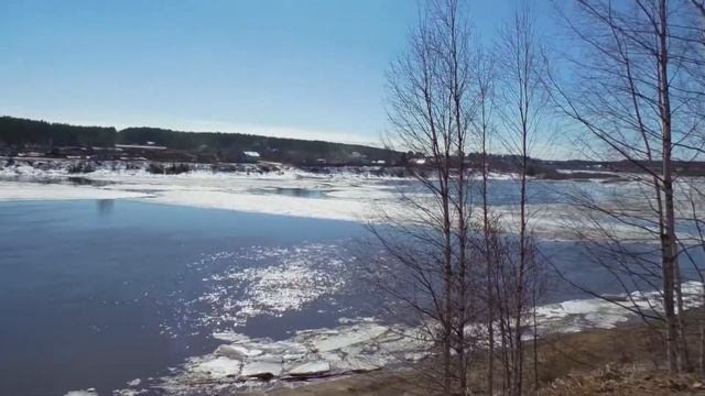 Двинулся лед на реке Сухона.Тотьма. смотреть онлайн