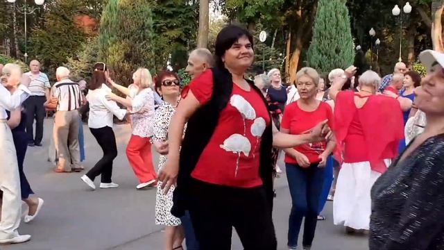 Я ПОЛЮБИЛ, Я ПОДАРИЛ ТЕБЕ ЛАСКУ! ТАНЦЫ ХАРЬКОВ УКРАИНА СЧАСТЛИВЫЕ ДНИ смотреть онлайн