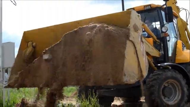 28 этап работы экскаватора-погрузчика ДЭМ 310 разумное распределение грунта смотреть онлайн