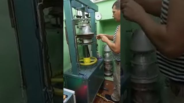 Создание красивой, модной, шляпы в России. Формовка Super hats смотреть онлайн