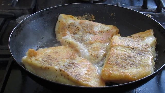 Жареная рыба (вкусный и прекрасный полноценный обед.) смотреть онлайн