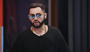 Однажды в России: Стол к одному