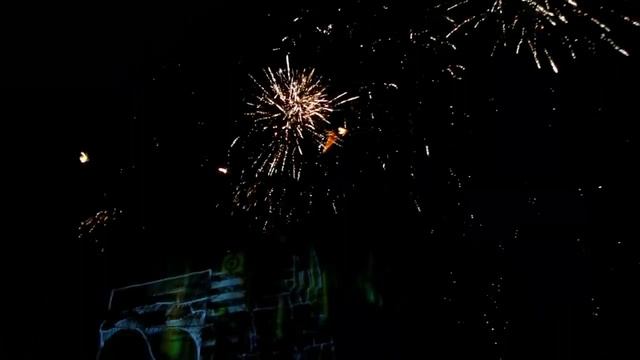 Мурманск. Лазерное шоу и салют в День города. ч.3.mp4 смотреть онлайн