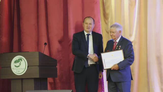 Ректорат в честь юбилея академика РАН Анатолия Завражнова