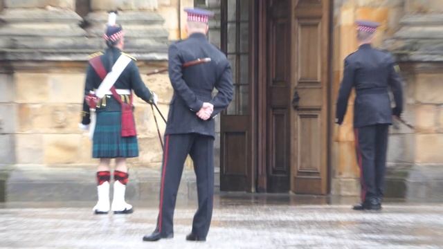 The Palace of Holyrood House - Closed for a Royal Visit! смотреть онлайн