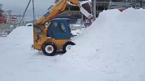 Чистка снега минипогрузчик Mustang 2066