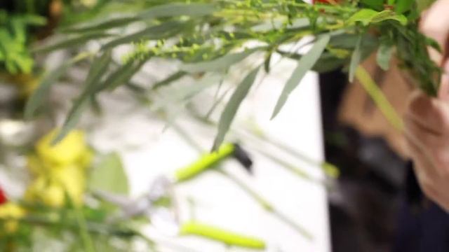 Школа флористики. Процесс. Flower School in operation смотреть онлайн