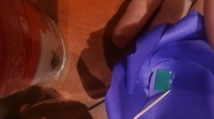 Как эффективно снять защитный слой с двухстороннего скотча.