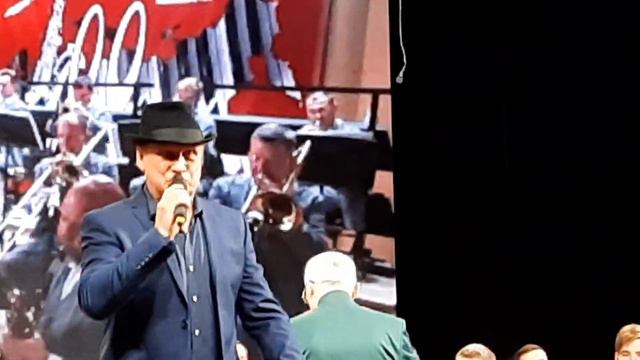 Хабаровск любит джаз. музыка Кузнецов С. П. автор слов Ушаков В. Н. Поёт Груднев Андрей смотреть онлайн