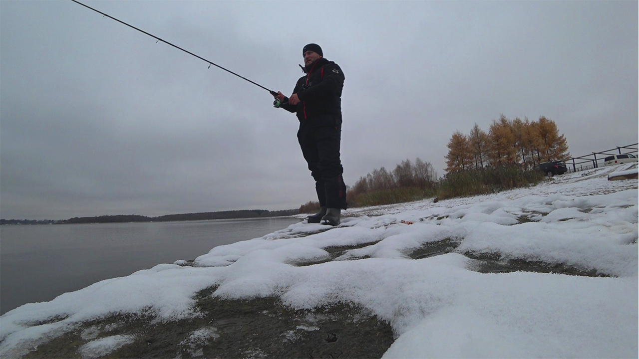 ВОТ ЭТО РАЗЛОВИЛ СПИННИНГ! ЩУКА КЛЮЕТ В ЗАМОРОЗКИ! Ловля в октября смотреть онлайн
