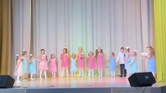 «Виноватая тучка»- Группа «Разноцветная Мозаика мини»,рук.Светлана Деркач смотреть онлайн