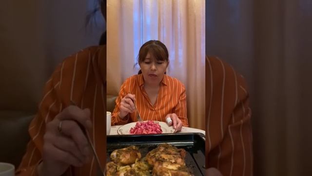 Винегрет и курица???? #мукбанг #еда #mukbang #рецепты #пп #вкусняшки #пицца #суши #роллы #хорошее