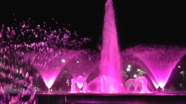 ЧАЙКОВСКИЙ ГОРОДСКОЙ ФОНТАН ДНЕМ и НОЧЬЮ. TCHAIKOVSKY CITY FOUNTAIN at DAY & NIGHT. смотреть онлайн