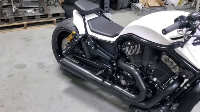 V-Rod Passenger seat installation - ZEEL Design смотреть онлайн