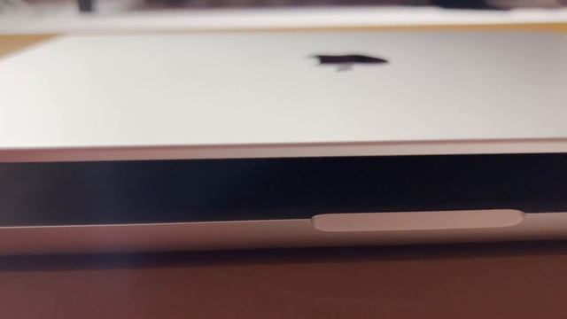 MacBook 14 Silver смотреть онлайн