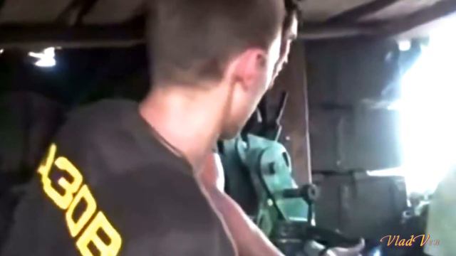 "Сегодня мы живем от моды к моде..." - Автор и исполнитель песни Сергей Мельков (Гвоздика). смотреть онлайн