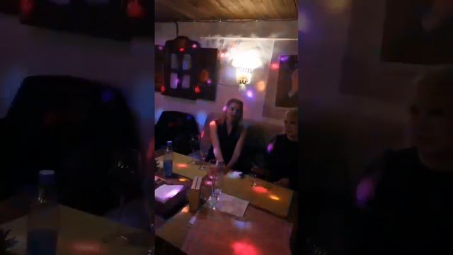 Михаил Чутко поет в баре им М Круга песню Добрый вечер смотреть онлайн