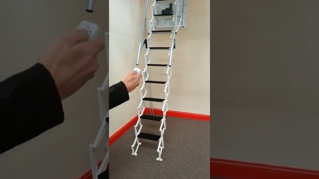 Автоматическая чердачная лестница Aci Motorizzata смотреть онлайн