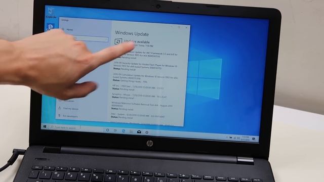 How To Update Your Windows 10 Laptop Computer - Update Drivers - Process Updates - Shown On An HP смотреть онлайн
