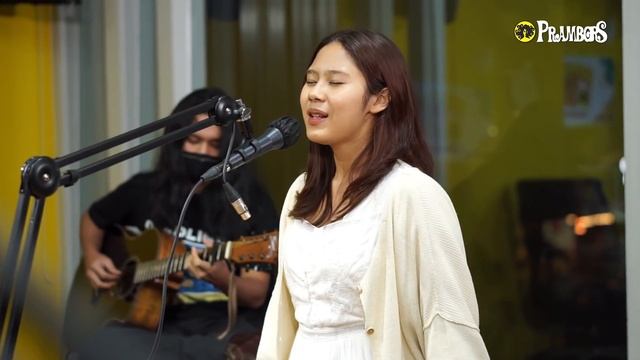 Bund... Ada Nadin Amizah Nyanyiin Bertaut di Prambors Nih! смотреть онлайн