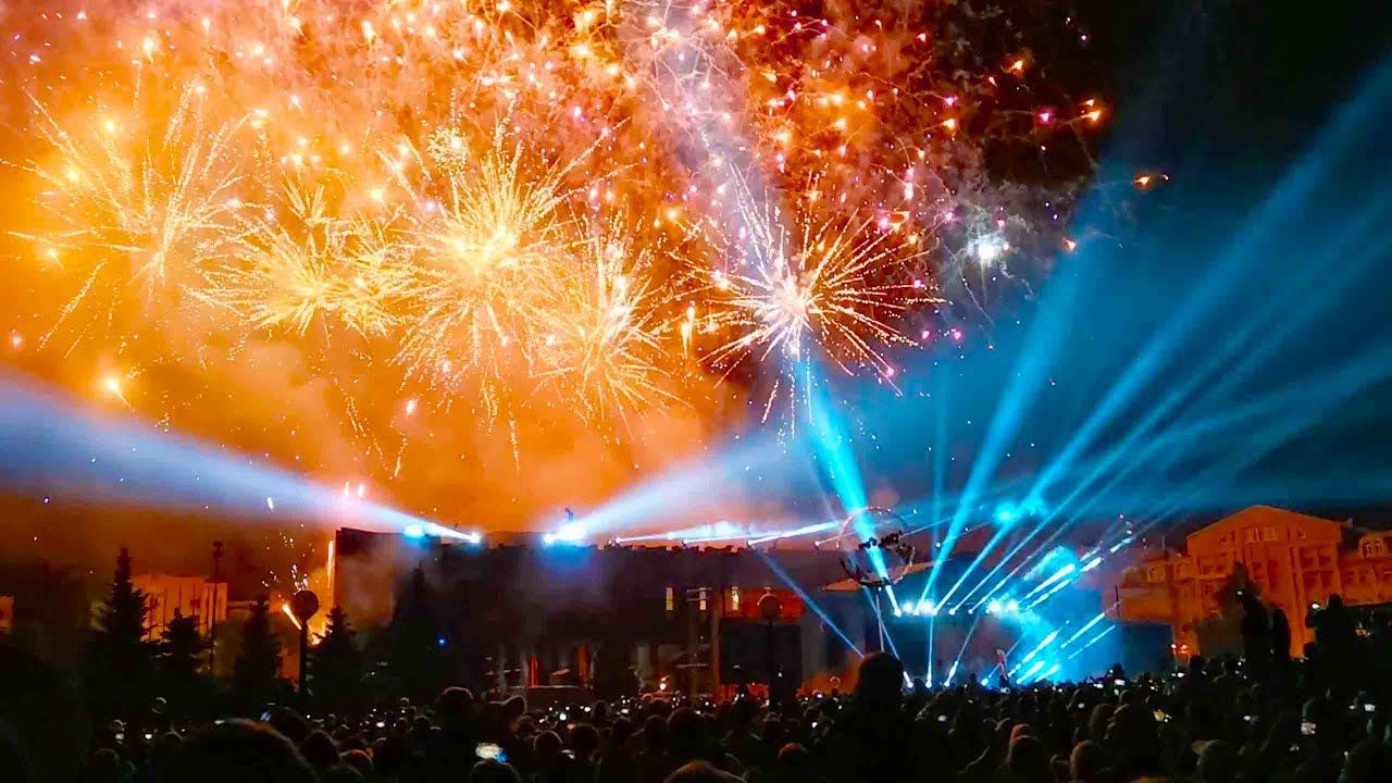 ☄ Музыкальный фейерверк и световое шоу на праздник. Услуга фейерверк от Огни в Городе шоу смотреть онлайн