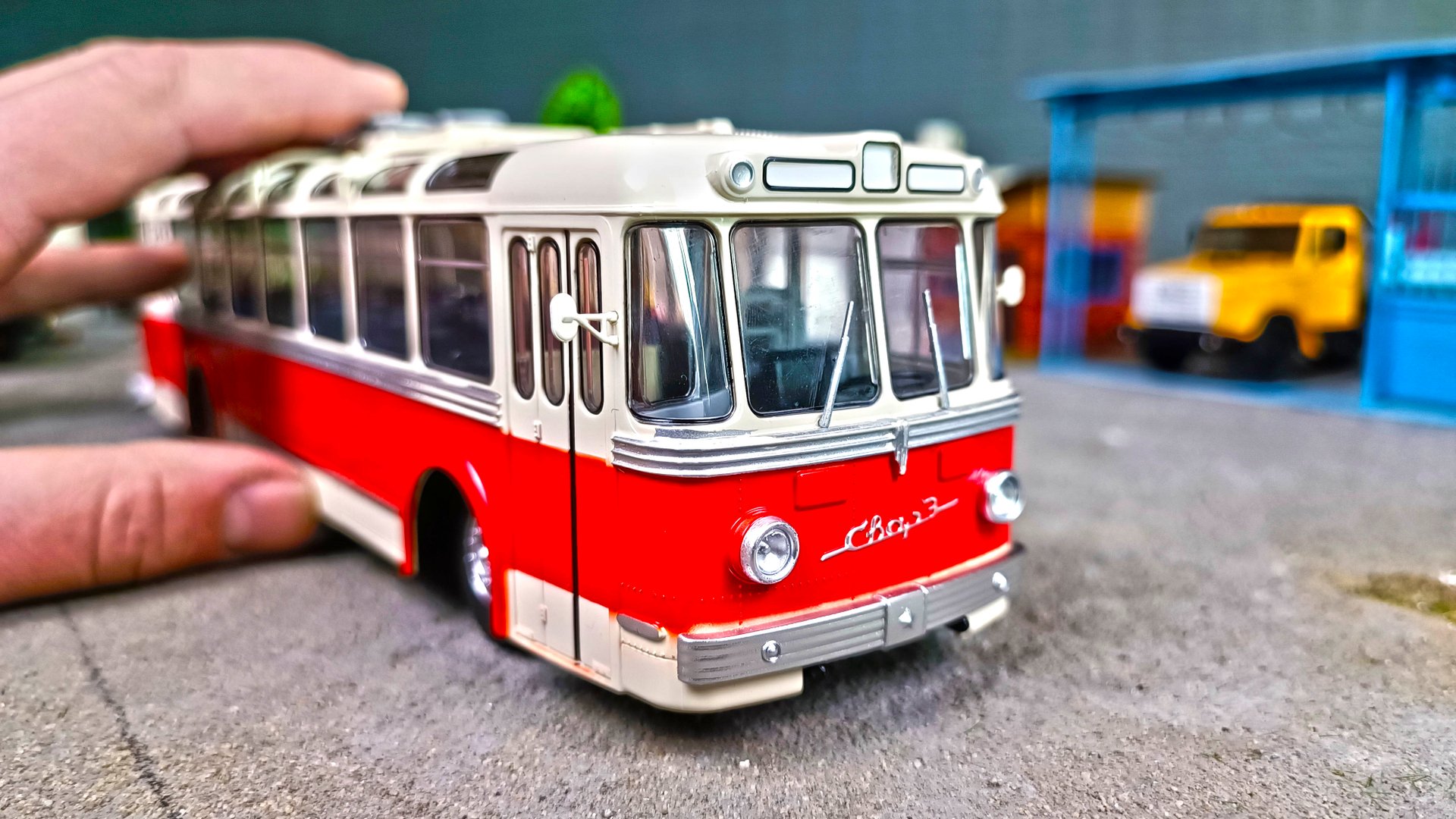 Моделька ТРОЛЛЕЙБУС СВАРЗ 1/43. Наши автобусы №44. Про машинки. смотреть онлайн