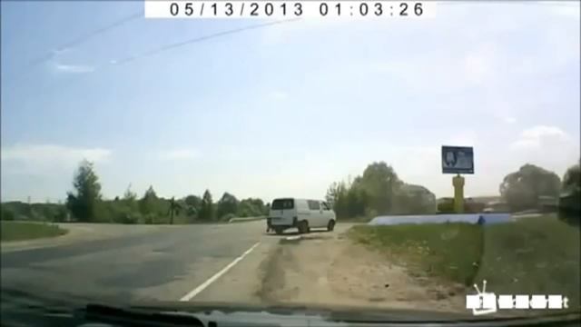 Машина взлетела в воздух из-за разрыва шины левого переднего колеса. смотреть онлайн