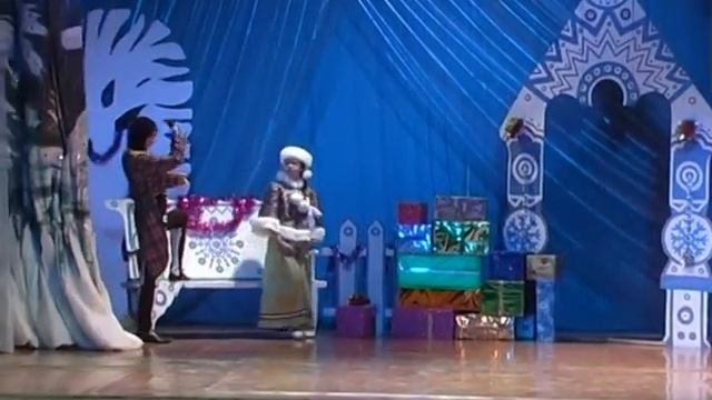 Новогоднее представление во Дворце культуры смотреть онлайн