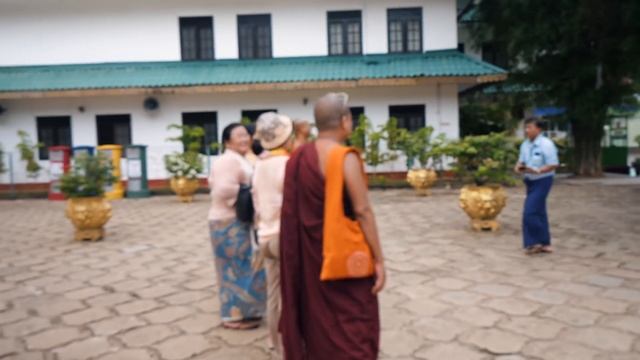 Шри-Ланка (Часть 2) - Едем в Золотой храм Дамбуллы | Готовим ланкийское карри смотреть онлайн