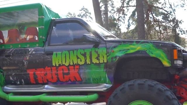 Here is a cool gift!!!Tisha rides on giant JEEP Monster TracK... смотреть онлайн