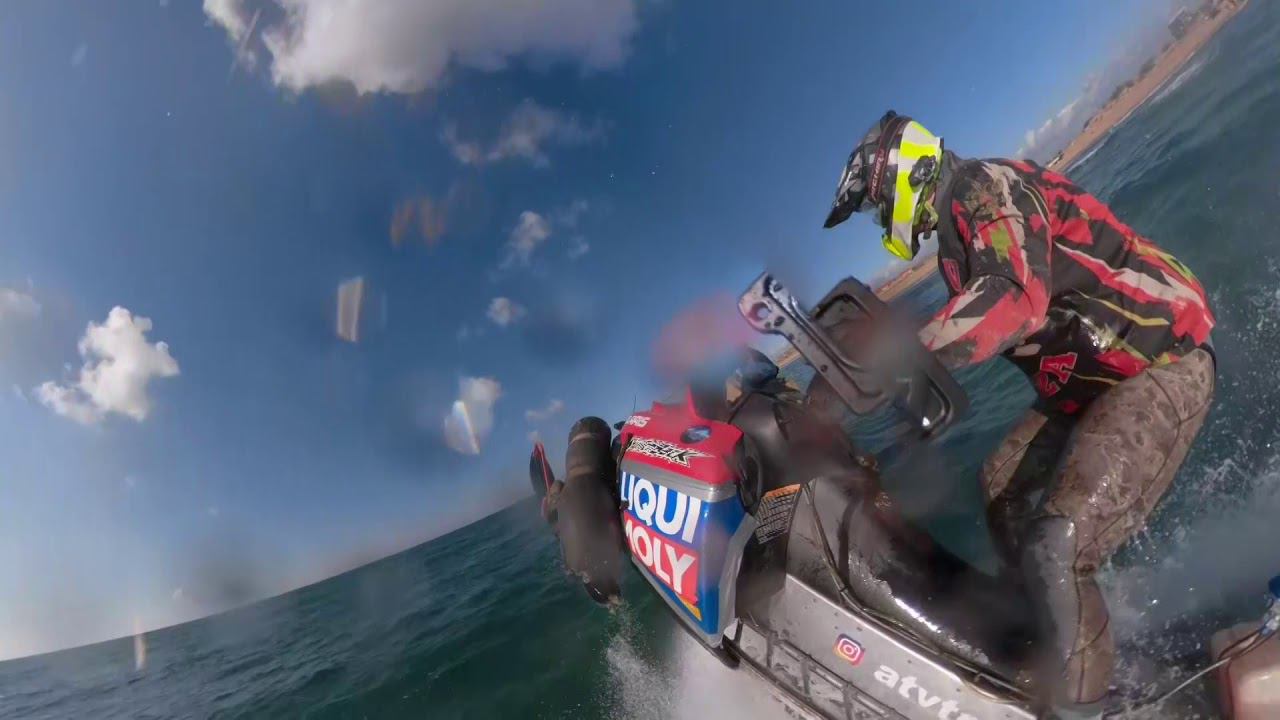 По МОРЮ на СНЕГОХОДЕ! Snowmobile on the SEA! смотреть онлайн