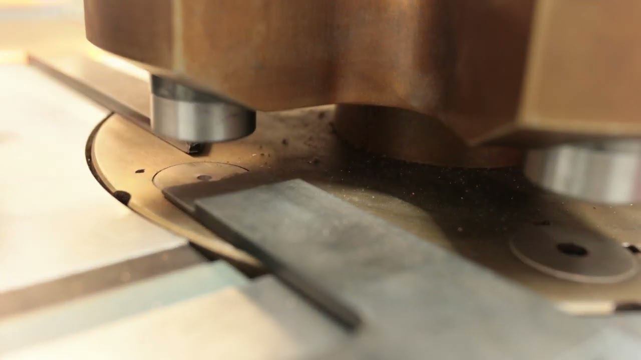 Как сверлить медные шины? Пробивка медных шин на станке для пробивки, гибки, резки медных шин. смотреть онлайн