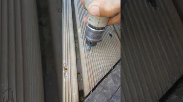 как выкрутить сорванный шуруп ? смотреть онлайн