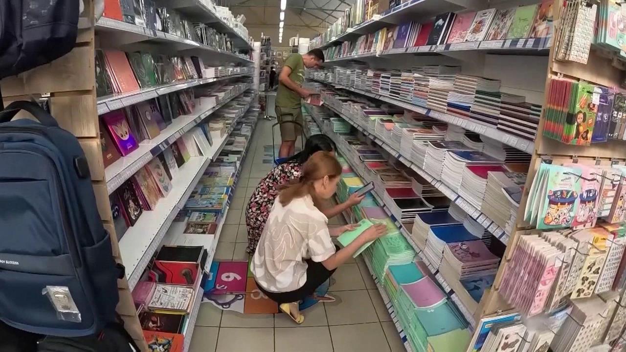 Репортаж перед началом учебного года об интересном и важном для школьников и родителей смотреть онлайн