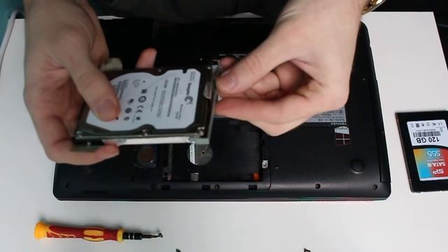 Замена жесткого диска на SSD. Toshiba Satellite C50-A-K9K смотреть онлайн