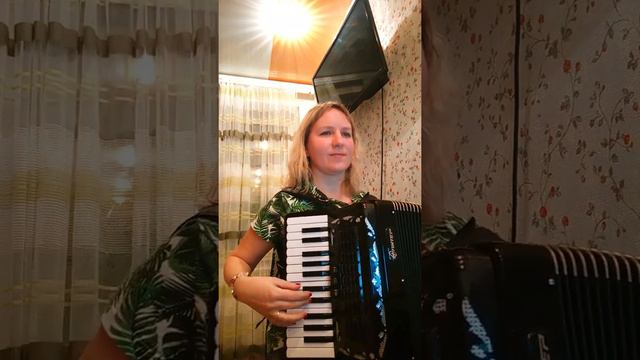 А мне мама целоваться не велит-Любовь Гришанова смотреть онлайн