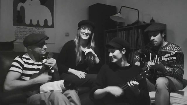 What will Santa Claus say when he finds everybody swinging? - Bad Mouse Orchestra & Moon Berries смотреть онлайн