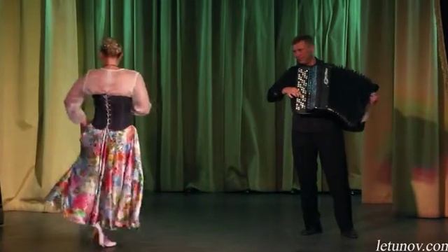 "Завлекалочка". Частушки. Исп. Светлана Прядко, концертмейстер Александр Летунов. смотреть онлайн