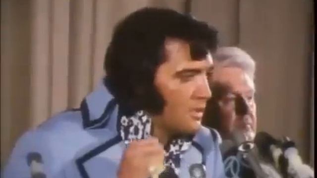 ELVIS - INTERVIEW MADISON SQUARE GARDEN DE NEW-YORK EN JUIN 1972 - EN FRANCAIS смотреть онлайн