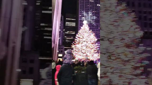 Enjoying Christmas Eve at Rockefeller center in New York City...#newyork #usa #holidays.. смотреть онлайн