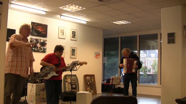 Dempsey perform "Door Een Toeval" (By chance) in Gallery de Pieter, Leiden смотреть онлайн